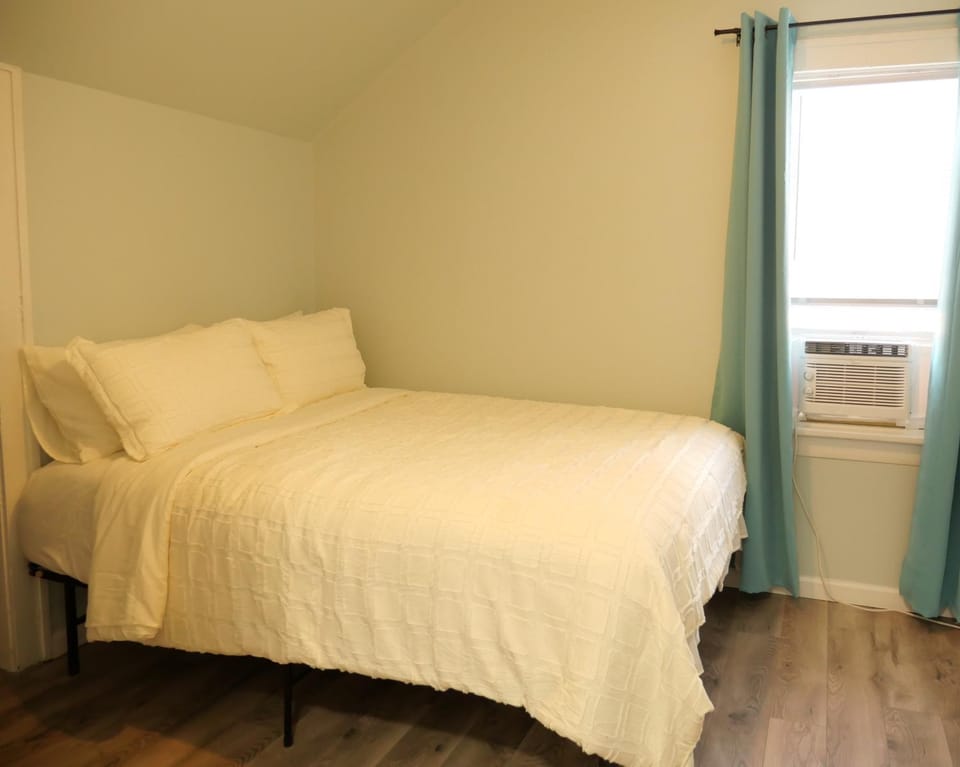 Bed, Bedroom, air conditioner
