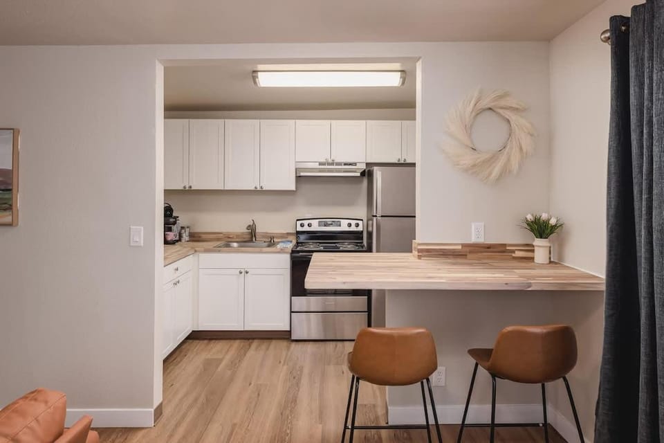 Downtown Anchorage Stay - 1 Bedroom Great Location Apartment in Anchorage