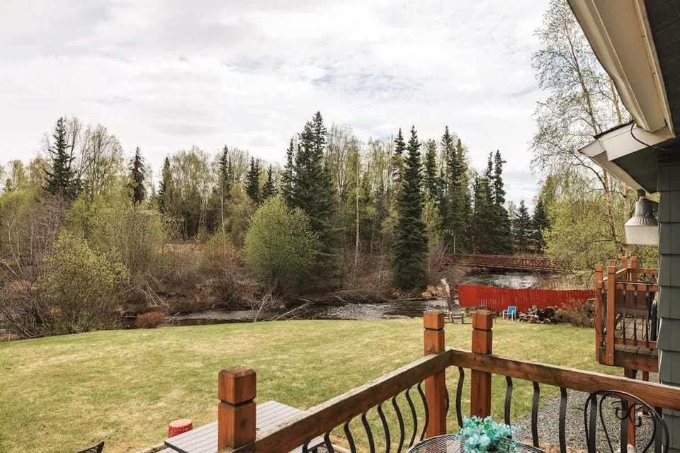 Creekside Two-Bedroom Apartment Near Airport Apartment in Anchorage