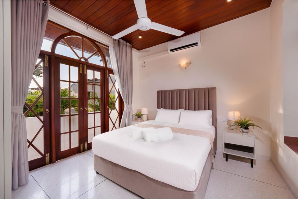 Bed, Photo of the whole room, Bedroom, air conditioner
