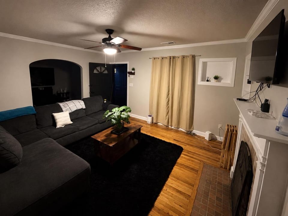 Communal lounge/ TV room, Living room, Seating area