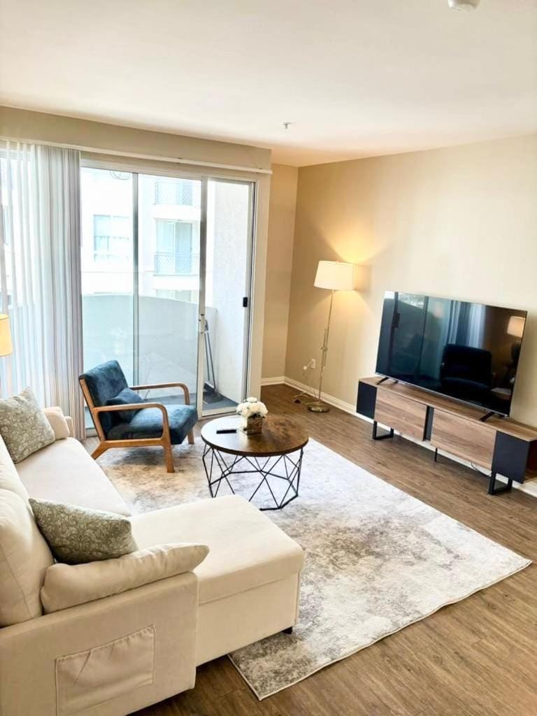 Spacious 2B 2B Apartment in Marina Del Rey with Pool Apartment in Marina del Rey