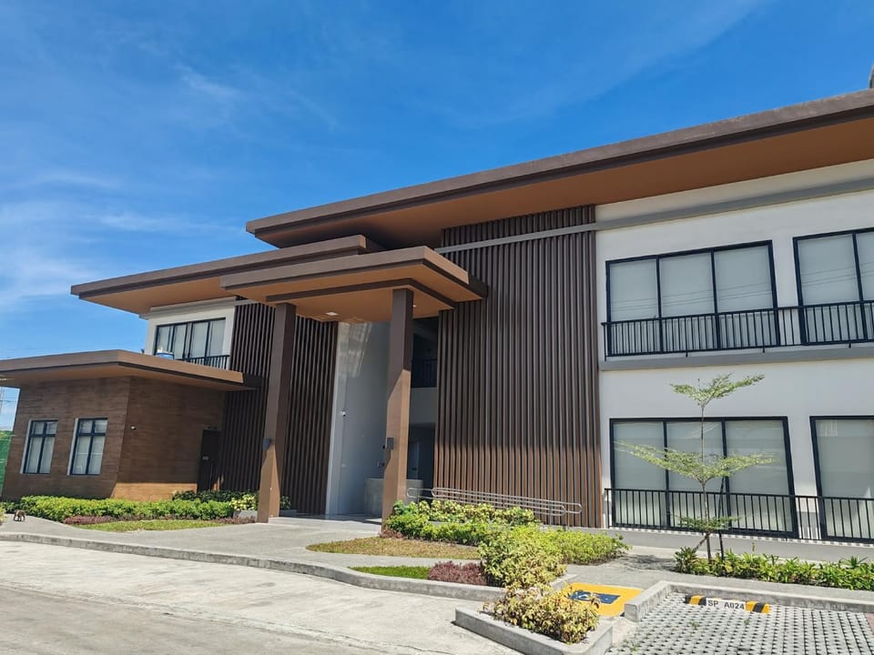 Belize Oasis 2 BR Condo Apartment hotel in Muntinlupa