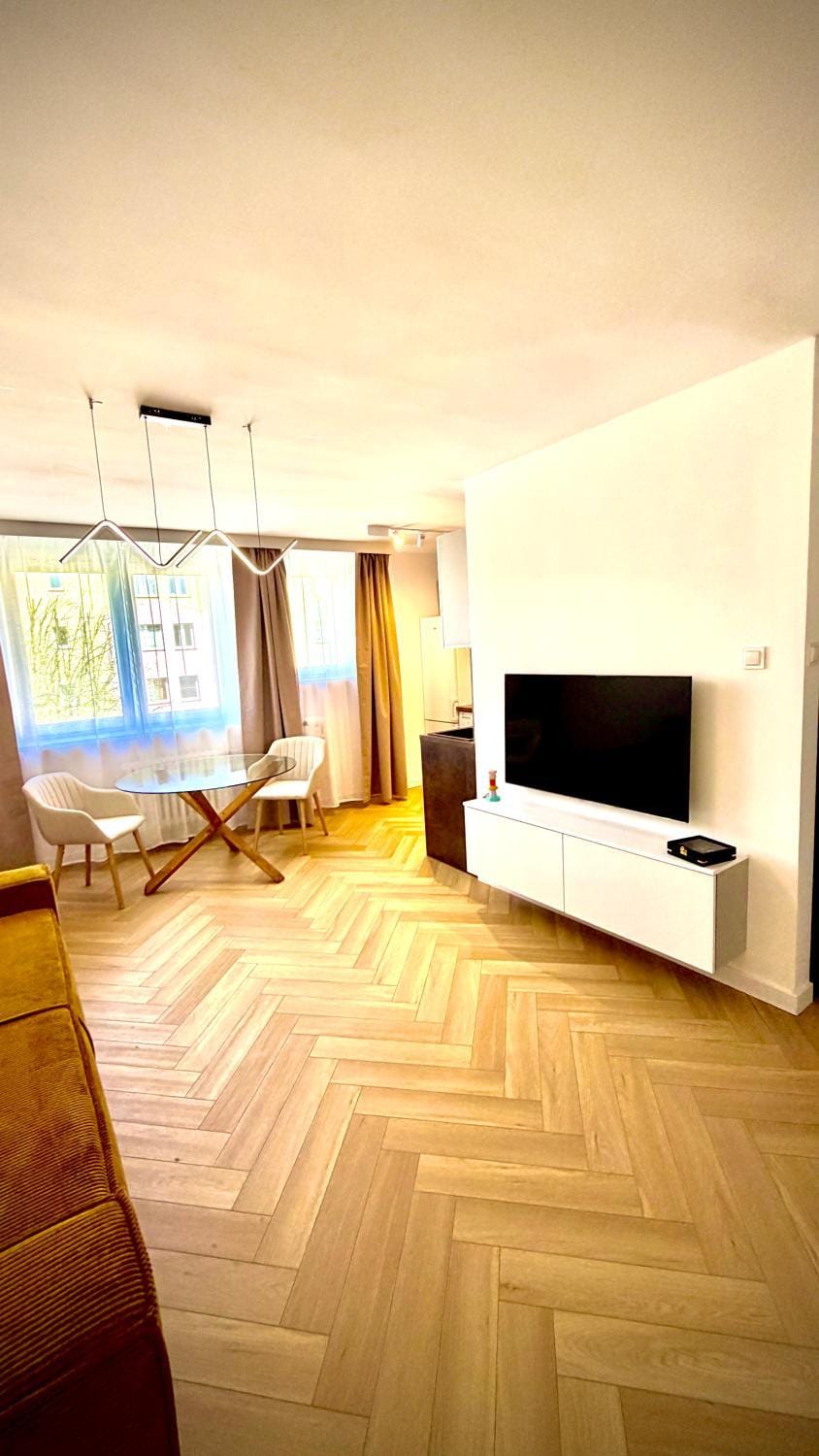 Communal lounge/ TV room, TV and multimedia, Living room, Seating area, Evening entertainment