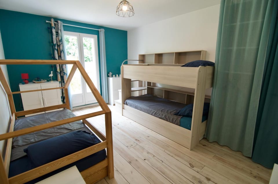 Bed, Photo of the whole room, Bedroom, bunk bed
