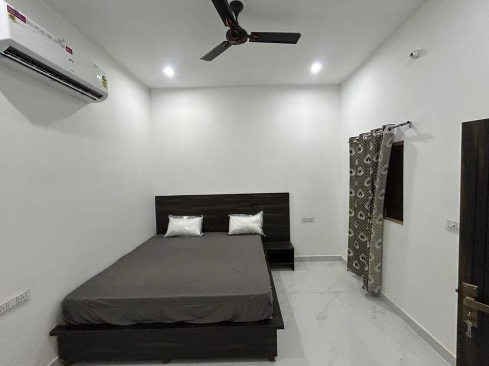 Ishu Residency and Yatri niwas Bed and Breakfast in Uttar Pradesh