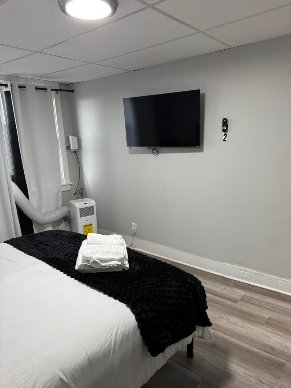 3BR Near Philadelphia 2 Car Parking Private Backyard House in Chester