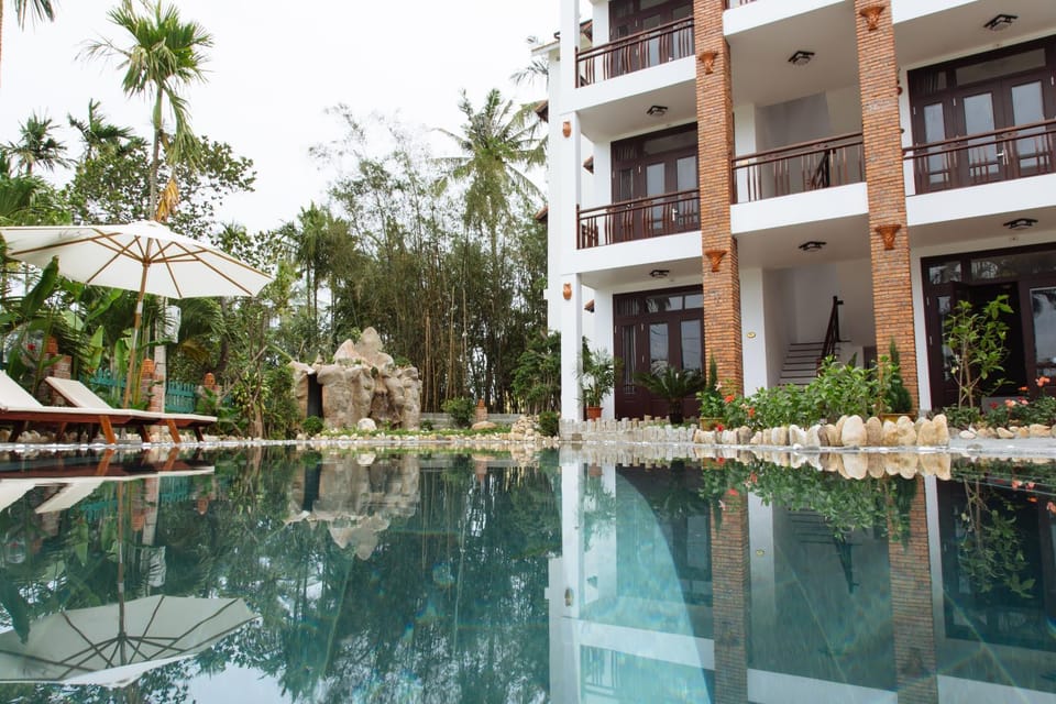 Garden, Area and facilities, Swimming pool