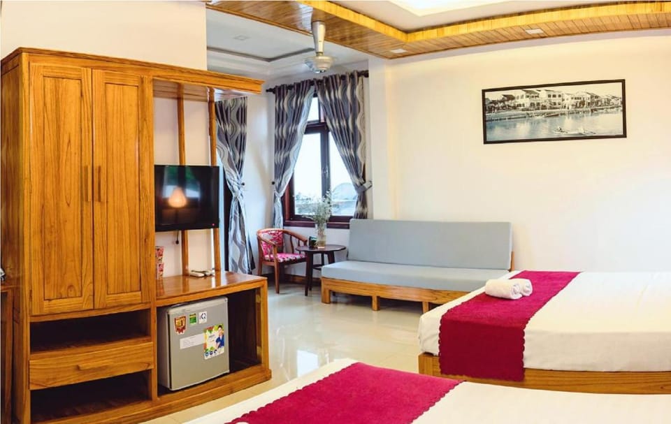 Communal lounge/ TV room, TV and multimedia, Bedroom, hair dresser, wardrobe