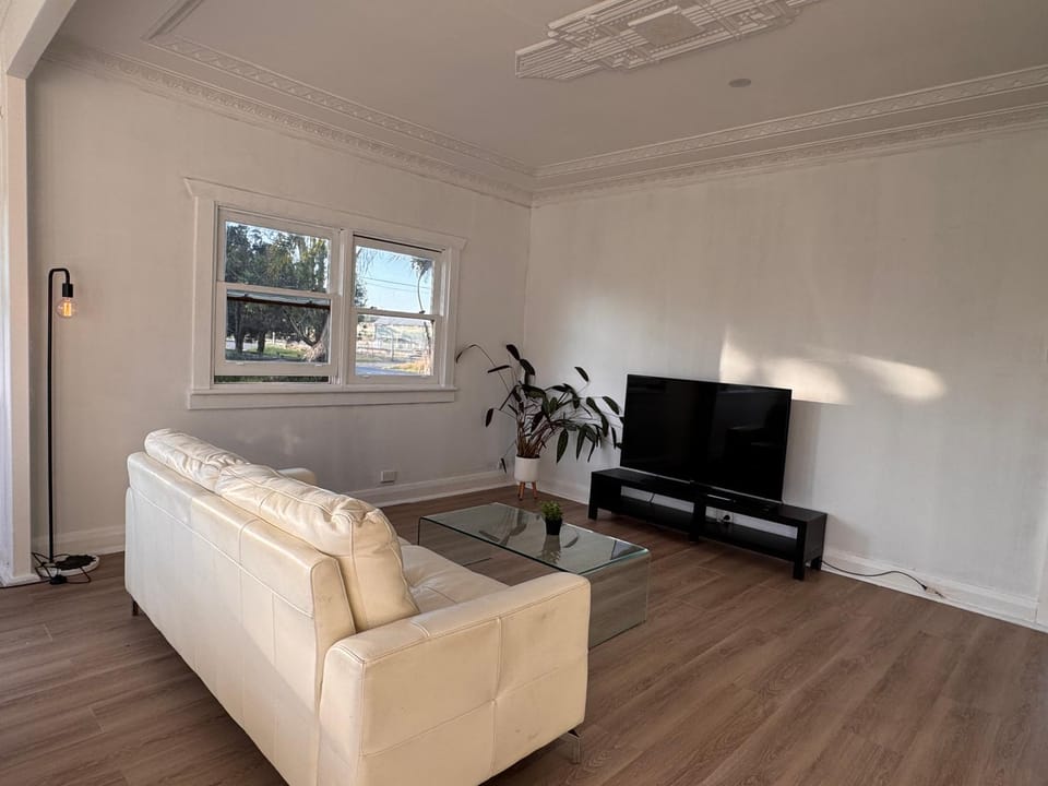 Two bedrooms house - One Min to Mulgrave Station Apartment in Sydney