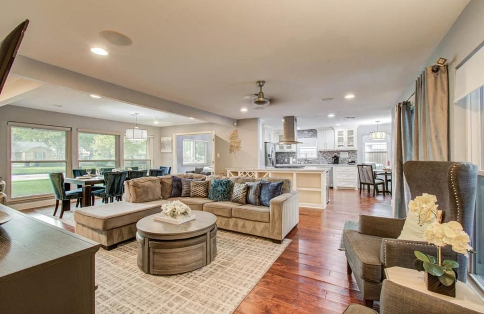 FIFA Ready 5BR Retreat with Heated Pool and Fire Pit House in Harris County