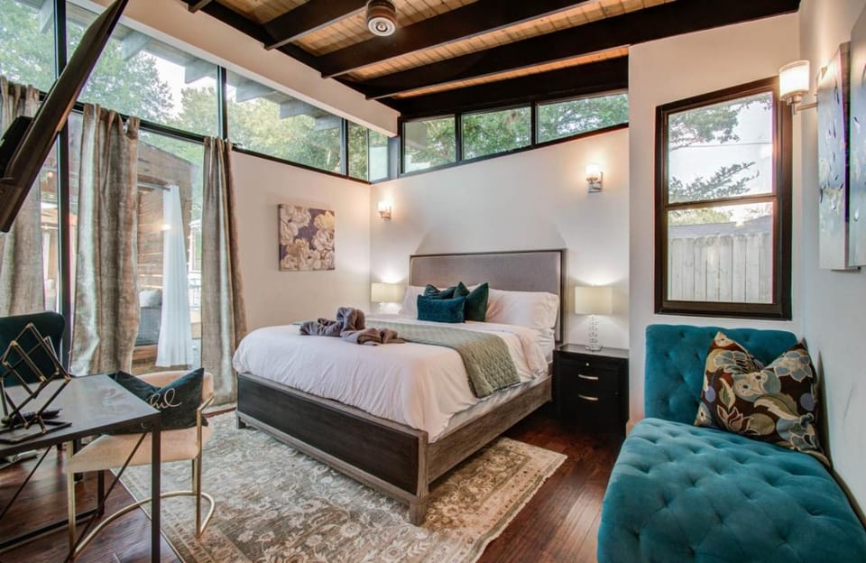 FIFA Ready 5BR Retreat with Heated Pool and Fire Pit House in Harris County