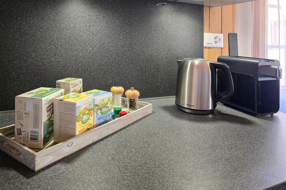 Coffee/tea facilities, Kitchen or kitchenette, kitchen