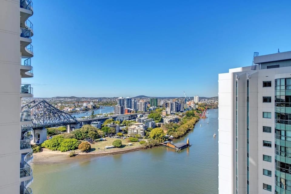 Nearby landmark, City view, River view