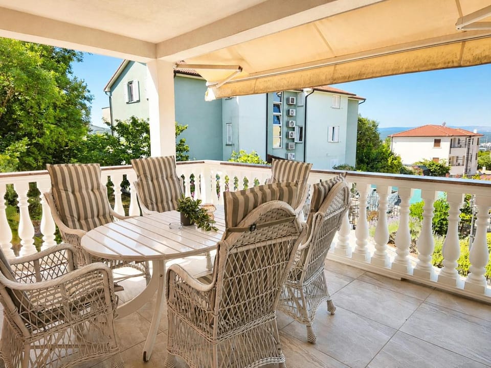 View (from property/room), Balcony/Terrace, Seating area