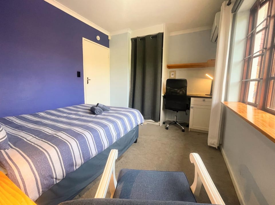 Bed, Photo of the whole room, Seating area, Bedroom, wardrobe