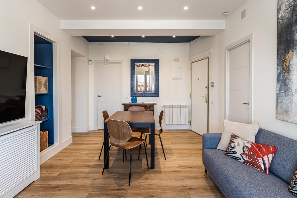 Queen's Manzanares I - Alojamiento Corta Estancia Apartment in Centro