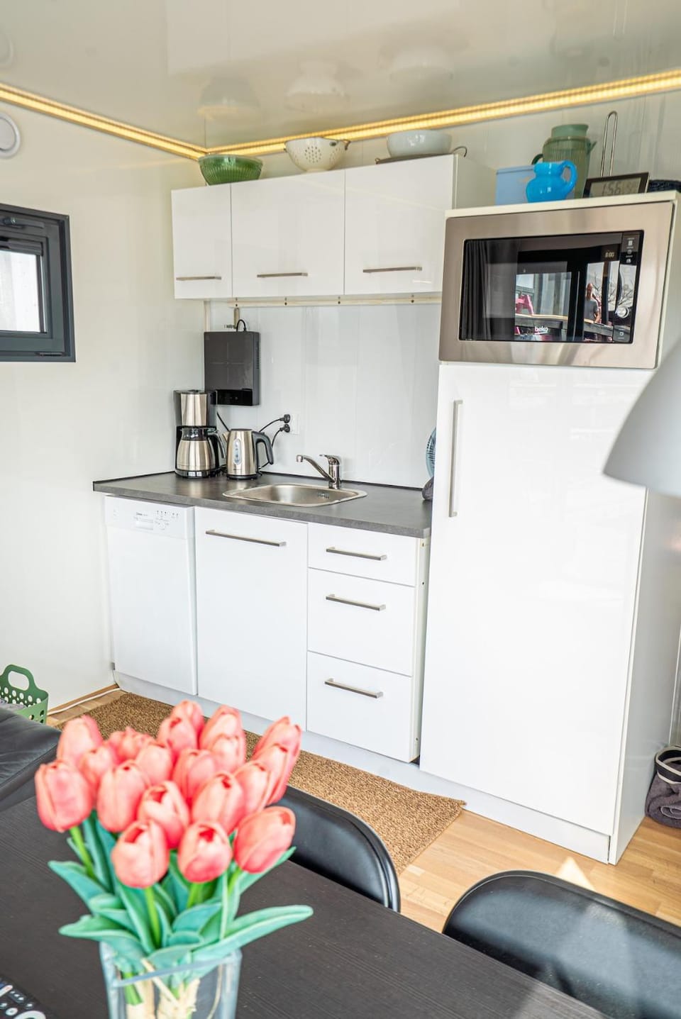 At Sea Houseboat with Rooftop in the Heart of Gothenburg by Beyond Stay House in Gothenburg