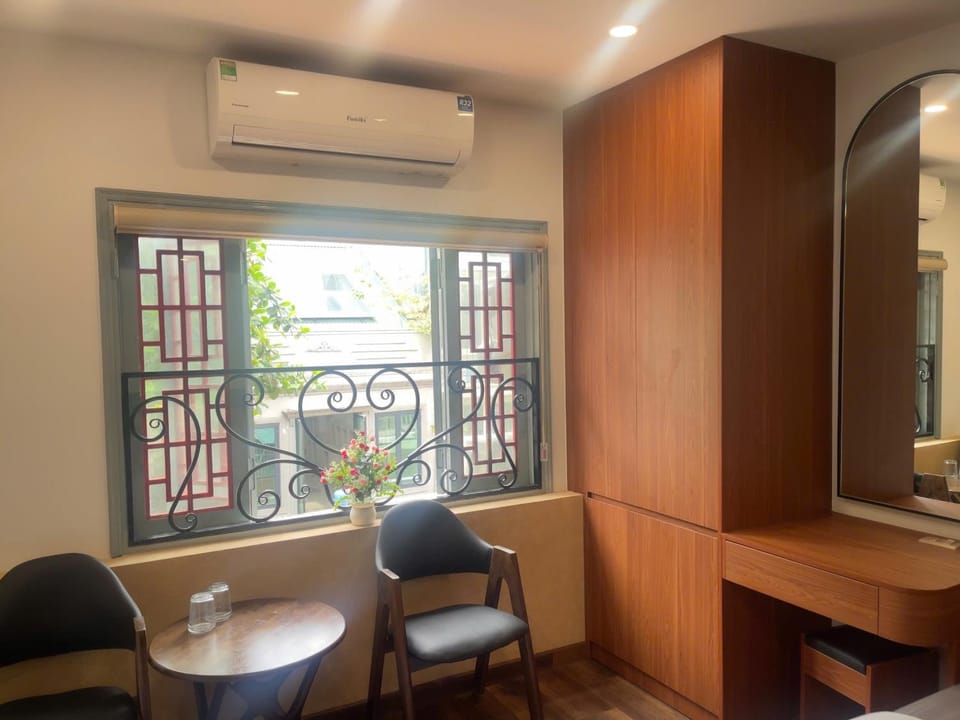 Happy Home 2 Beds Ancient street View Balcony Apartment in Hanoi