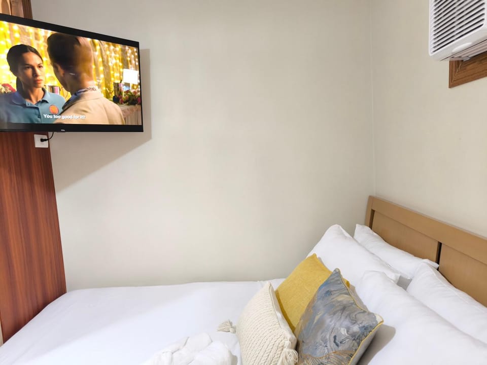 WanderDesk Living-Studio Unit with Workstation Apartment hotel in Dumaguete