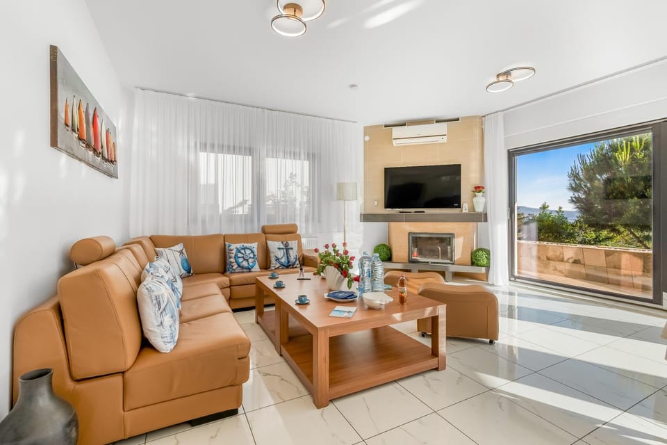 Communal lounge/ TV room, TV and multimedia, Living room, Seating area, Evening entertainment