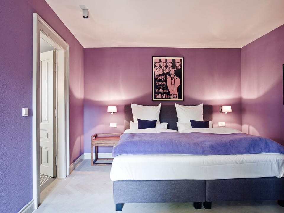 Photo of the whole room, Bedroom