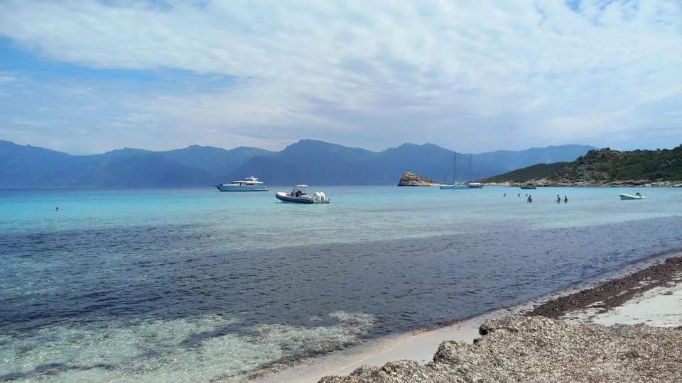 Elegant 2-bedroom apartment with pool and beach access on foot Apartment in Belgodère