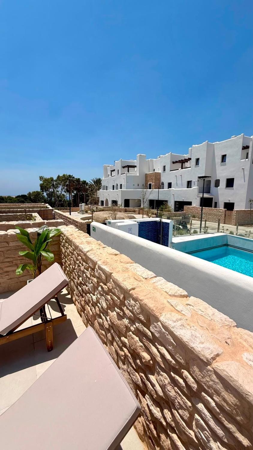 Pool view, Swimming pool, sunbed