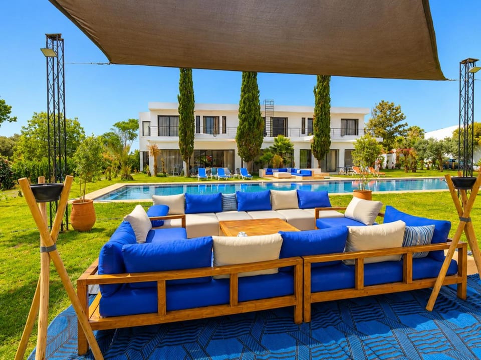 Villa Palm Oasis Dar Bouazza 300m2 Piscine 3 suites - 4 chambres - HomeCity Signature Casablanca House in Casablanca-Settat