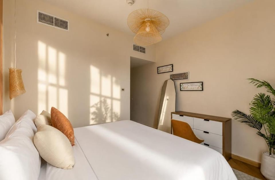 2 Bedroom plus Maid Room in Dubai Marina Apartment in Dubai