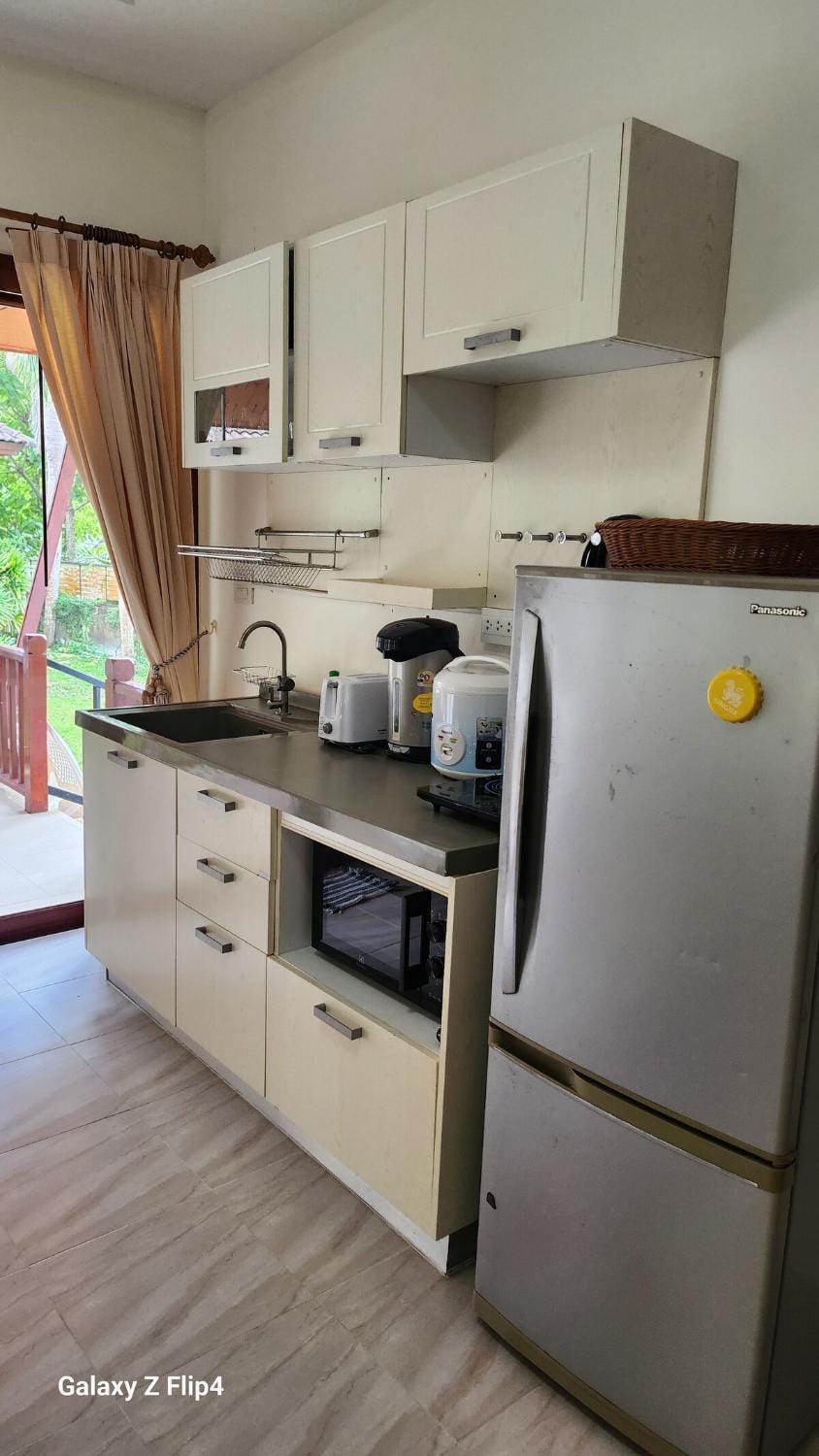 Chaya village B - a shared pool & Jacuzi House in Sala Dan