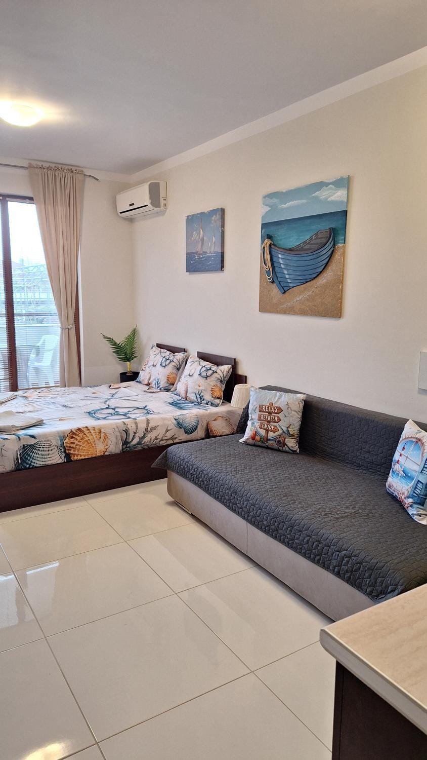 Bed, Photo of the whole room, Seating area, Bedroom, air conditioner