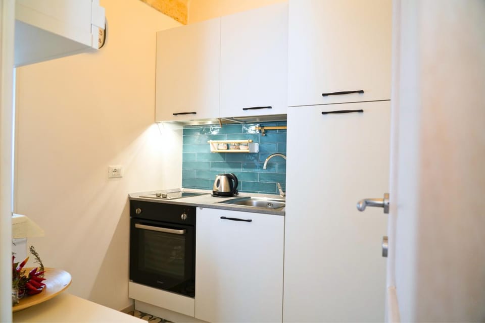 Kitchen or kitchenette, kitchen, kitchen