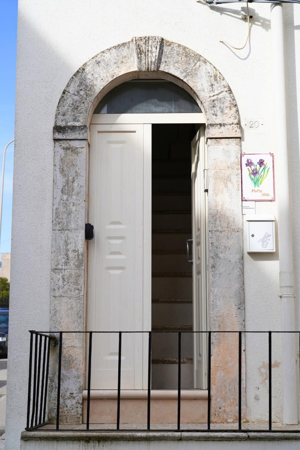 Facade/entrance, Day