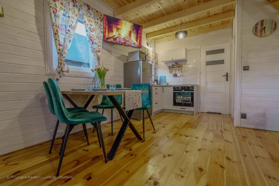 Kitchen or kitchenette, Dining area, minibar, oven, pet friendly, stove