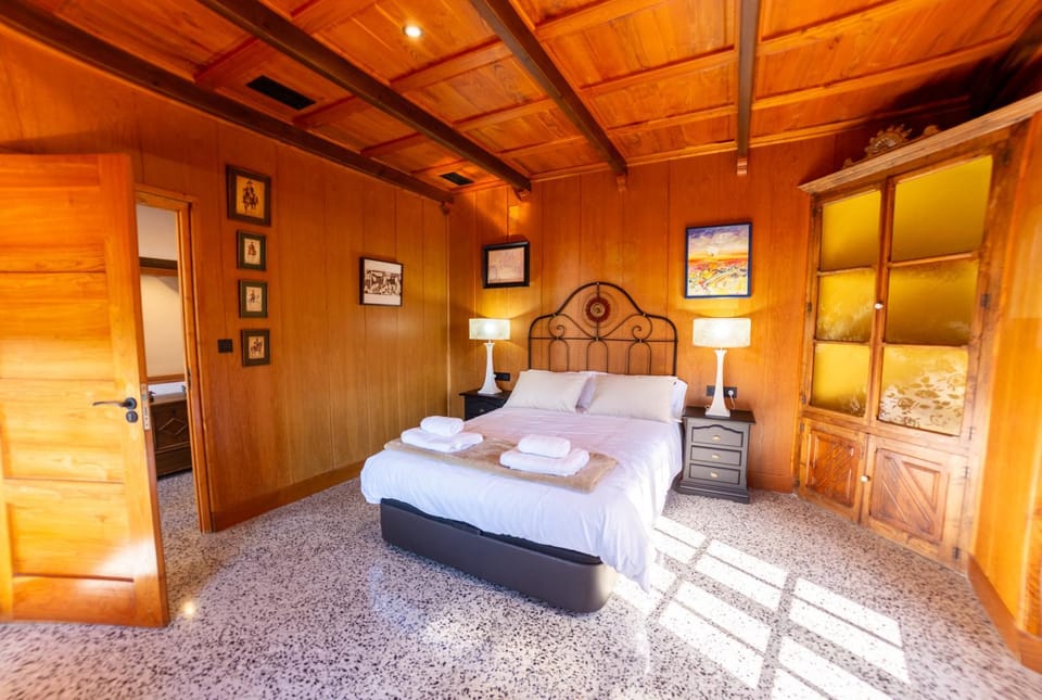 Can Tell Garriguella House in Alt Empordà
