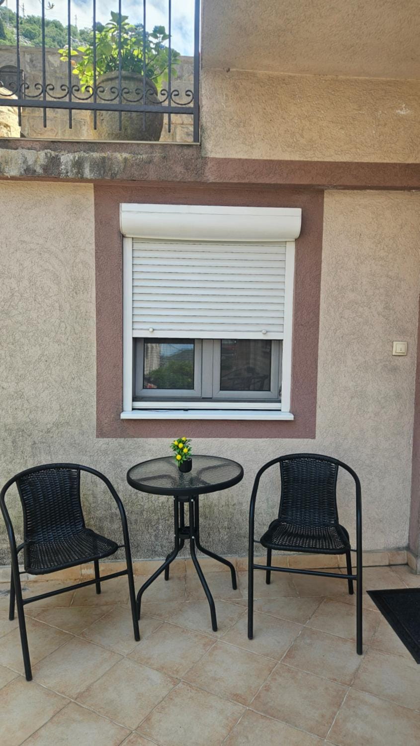 Aura Bay Cozy Studio Apartment in Kotor Municipality