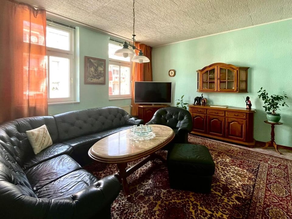 TV and multimedia, Living room, Evening entertainment