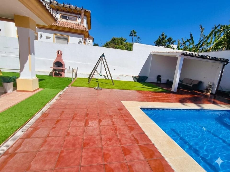 Bel Air Villa 5BR, Private Pool, Parking and Beach Villa in Costa del Sol