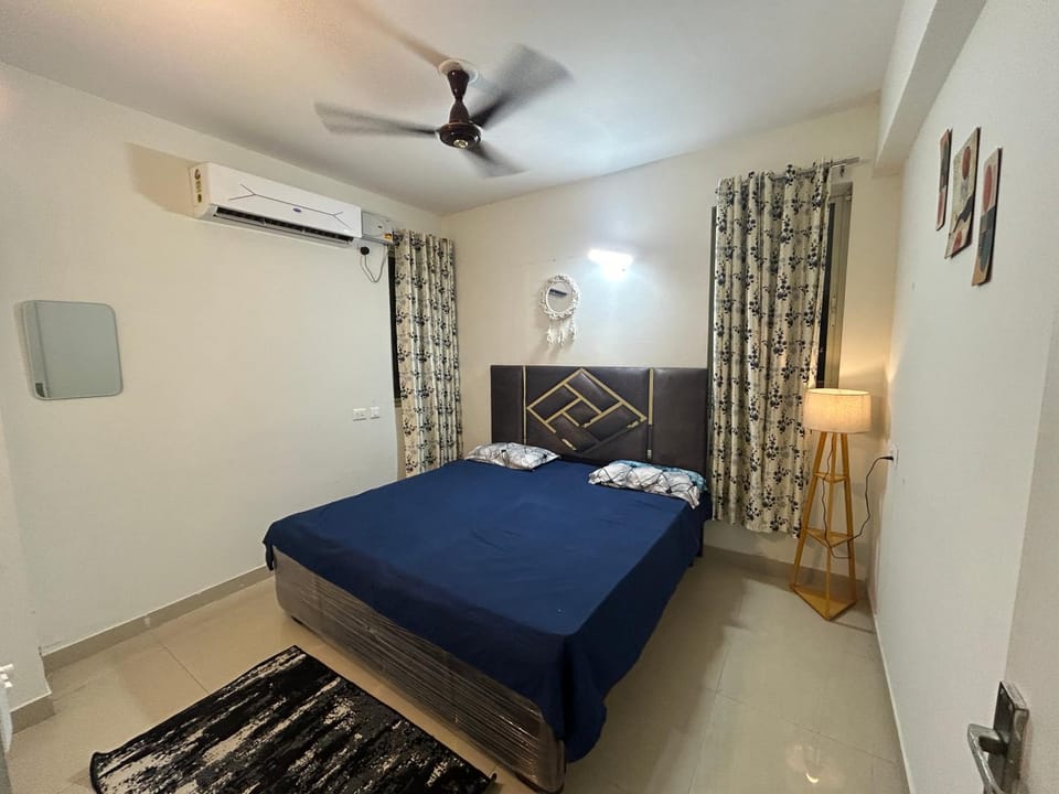 Skyview Suites - 14th Floor Luxury, Self check-in Apartment in Haryana