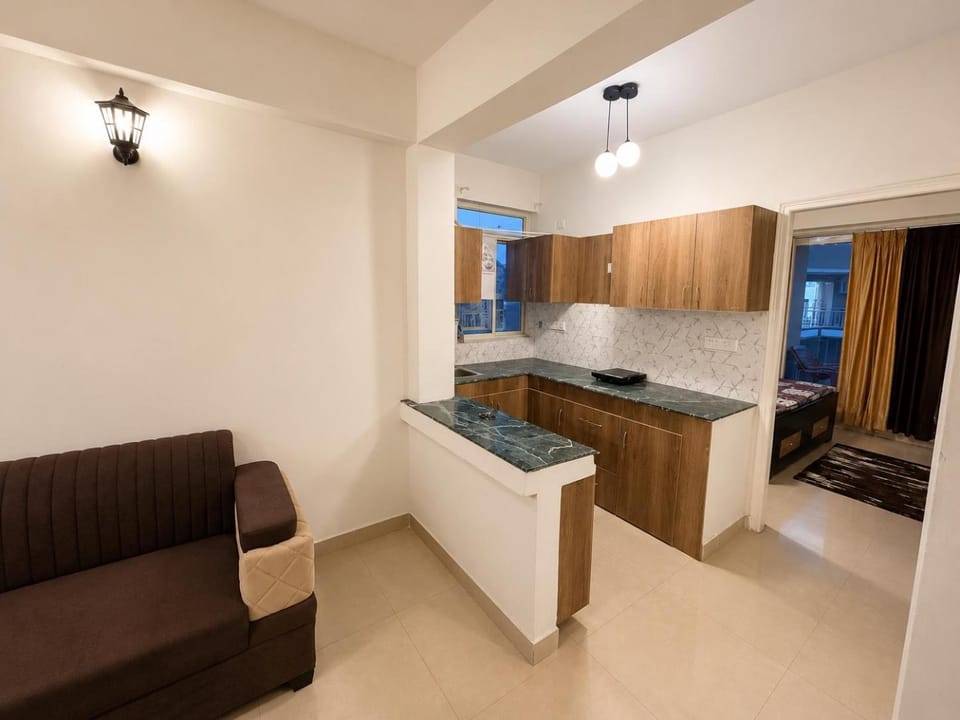 Skyview Suites - 14th Floor Luxury, Self check-in Apartment in Haryana