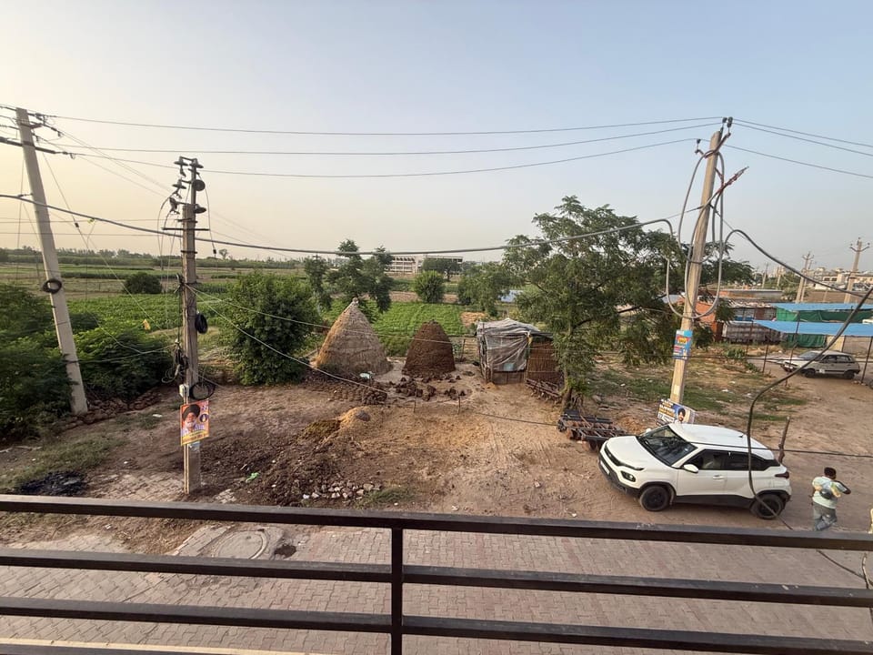 AC Room with attached bathroom and kitchen access Country House in Punjab, India