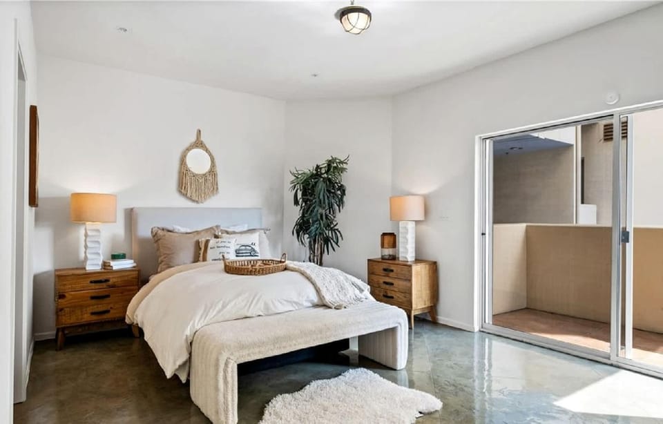 Two Bedroom Coastal Retreat with Modern Interiors Apartment in Venice Beach