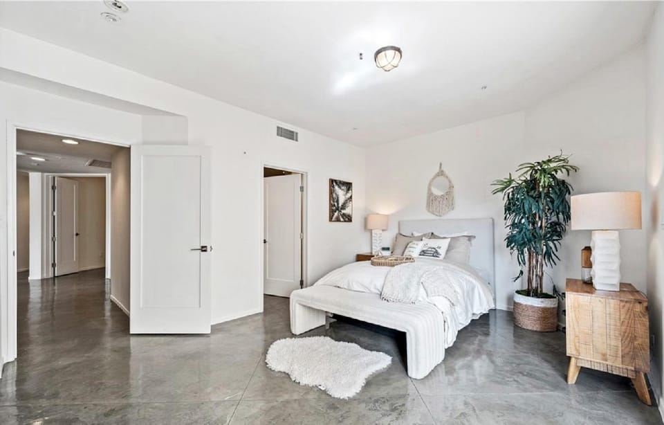 Two Bedroom Coastal Retreat with Modern Interiors Apartment in Venice Beach