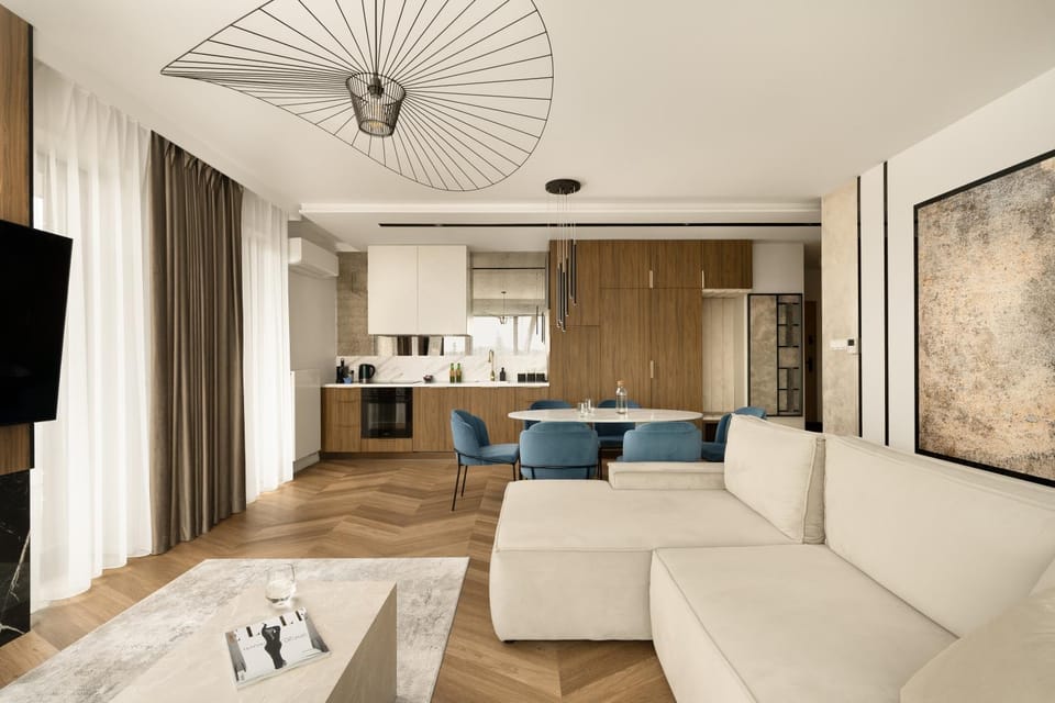 TV and multimedia, Kitchen or kitchenette, Living room, Seating area, Dining area, stove, kitchen