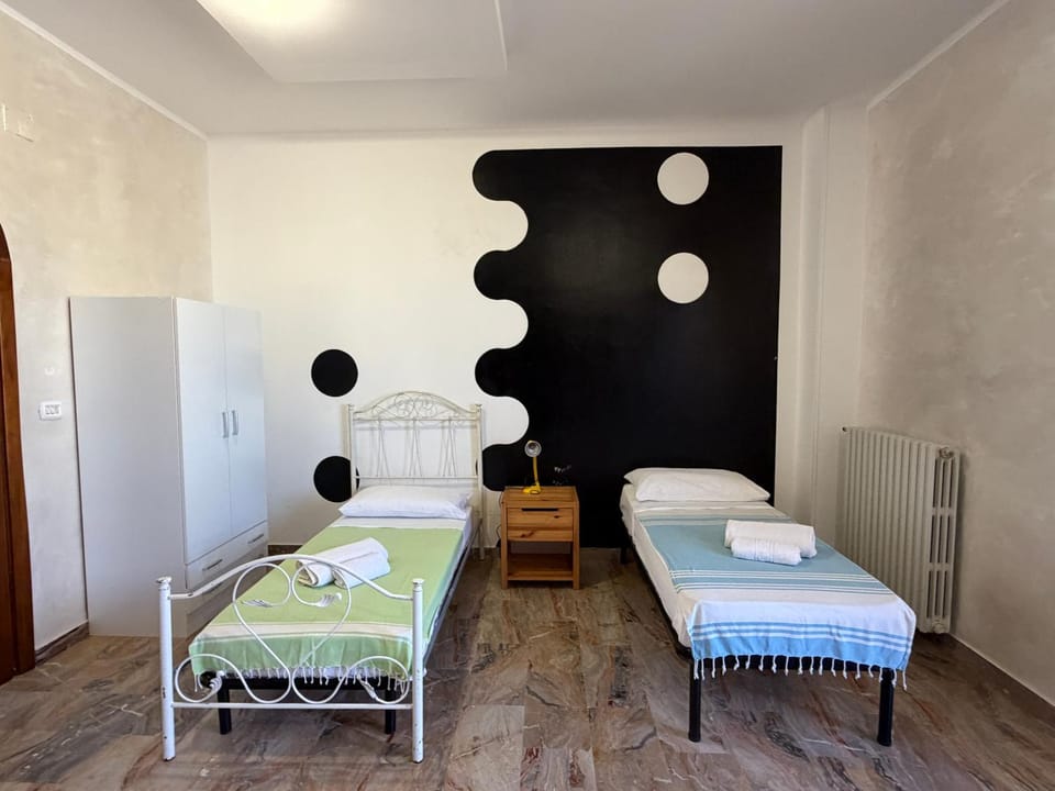 Bed, Decorative detail, locker