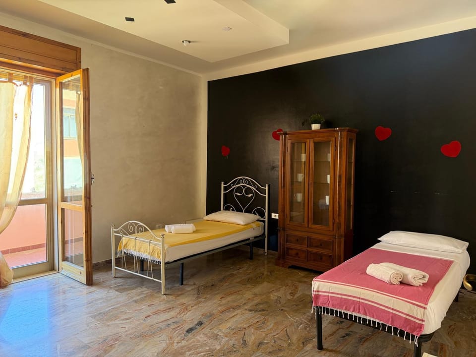 Bed, Decorative detail, Bedroom, locker