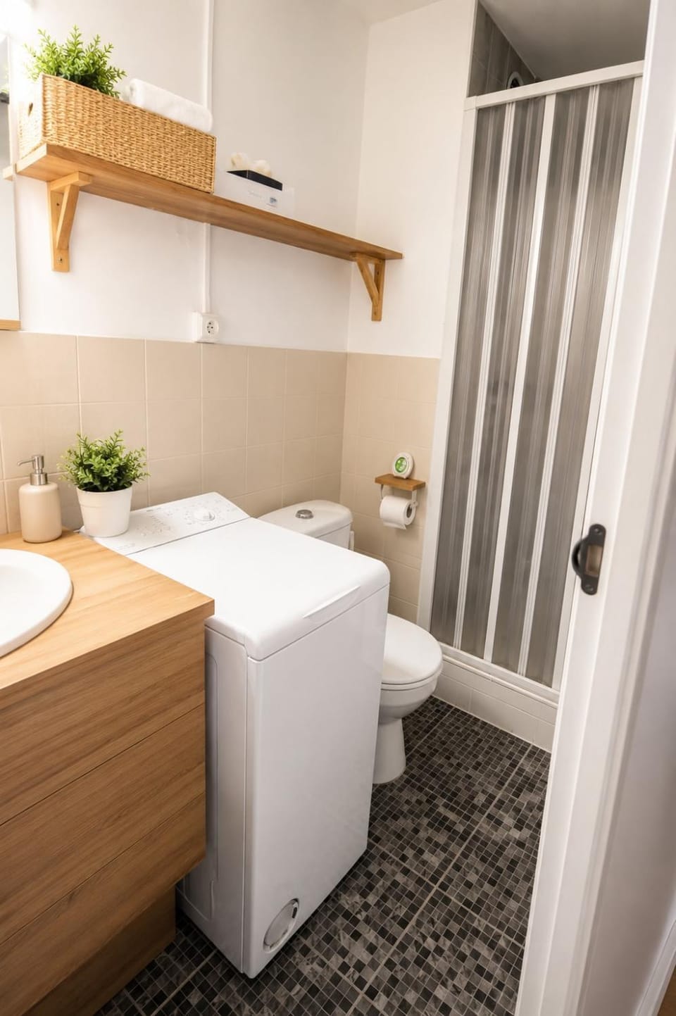 Apt 2 pers, clim, wifi, parking, lave linge, prox plages Apartment in La Grande-Motte
