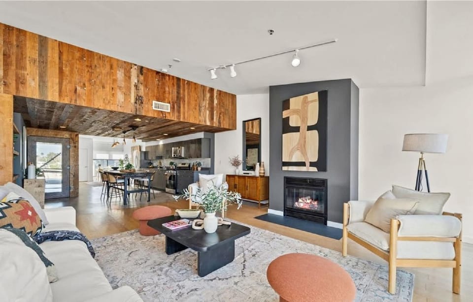 Two Bedroom Urban Retreat Near the Coast Apartment in Venice Beach