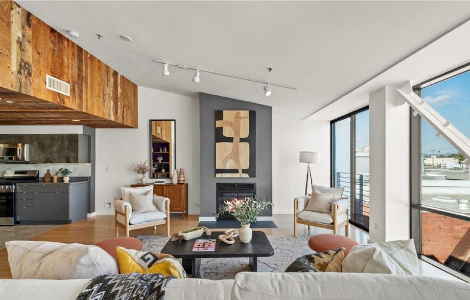 Two Bedroom Urban Retreat Near the Coast Apartment in Venice Beach